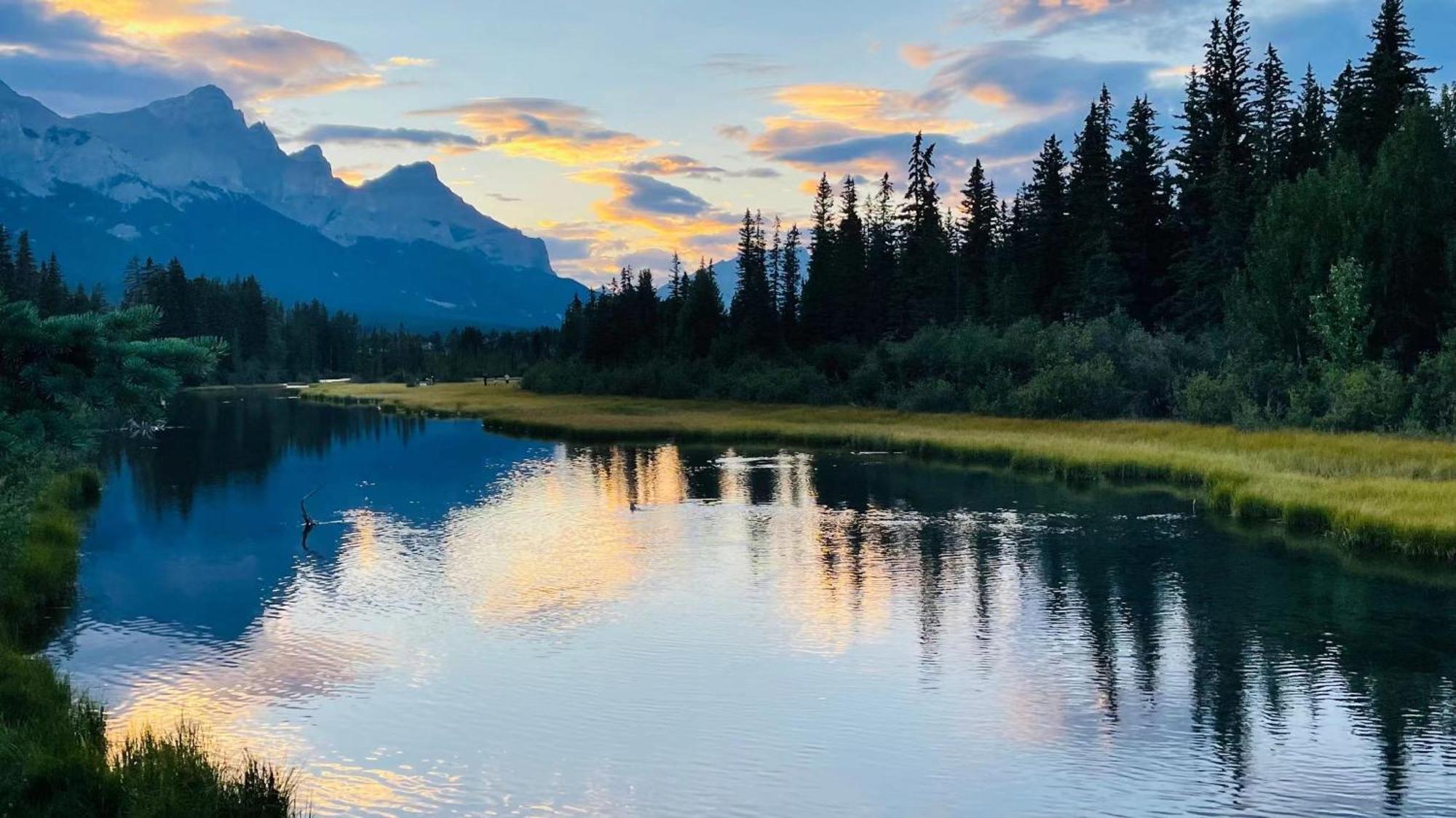 #202 Cozy Mountain View 2 Bedrooms In Dt Canmore Exterior photo